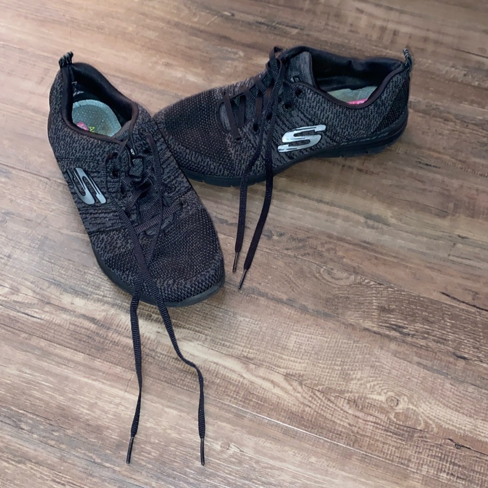 Skechers memory foam sneakers lightweight black size 8.5